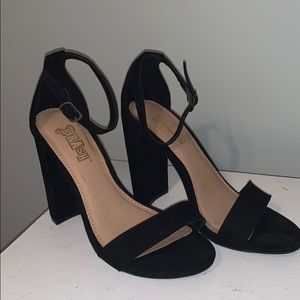 Black block velvet heels